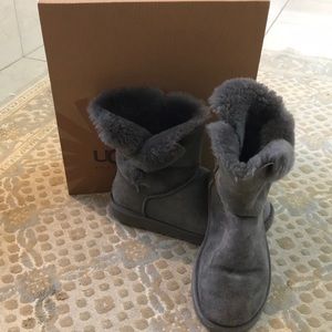 Bailey button uggs